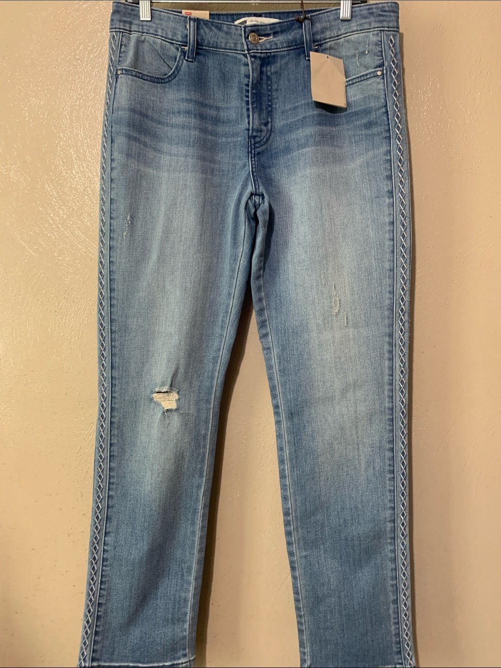 Levi's size 12/31 Light Blue Cropped Jeans with Side Stitch Detail NWT - Picture 2 of 6